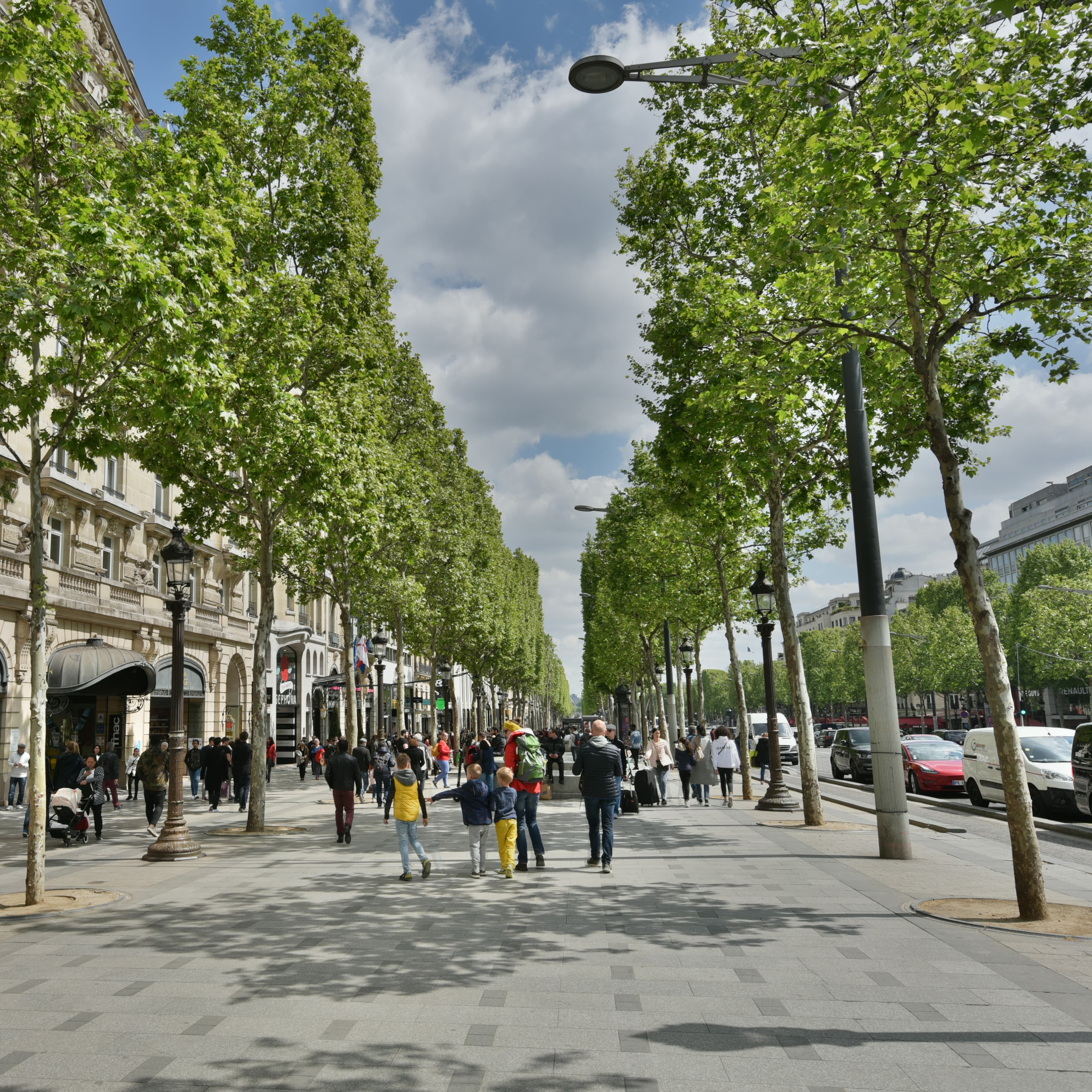 Tour Begins: Top of the Champs-Élysées