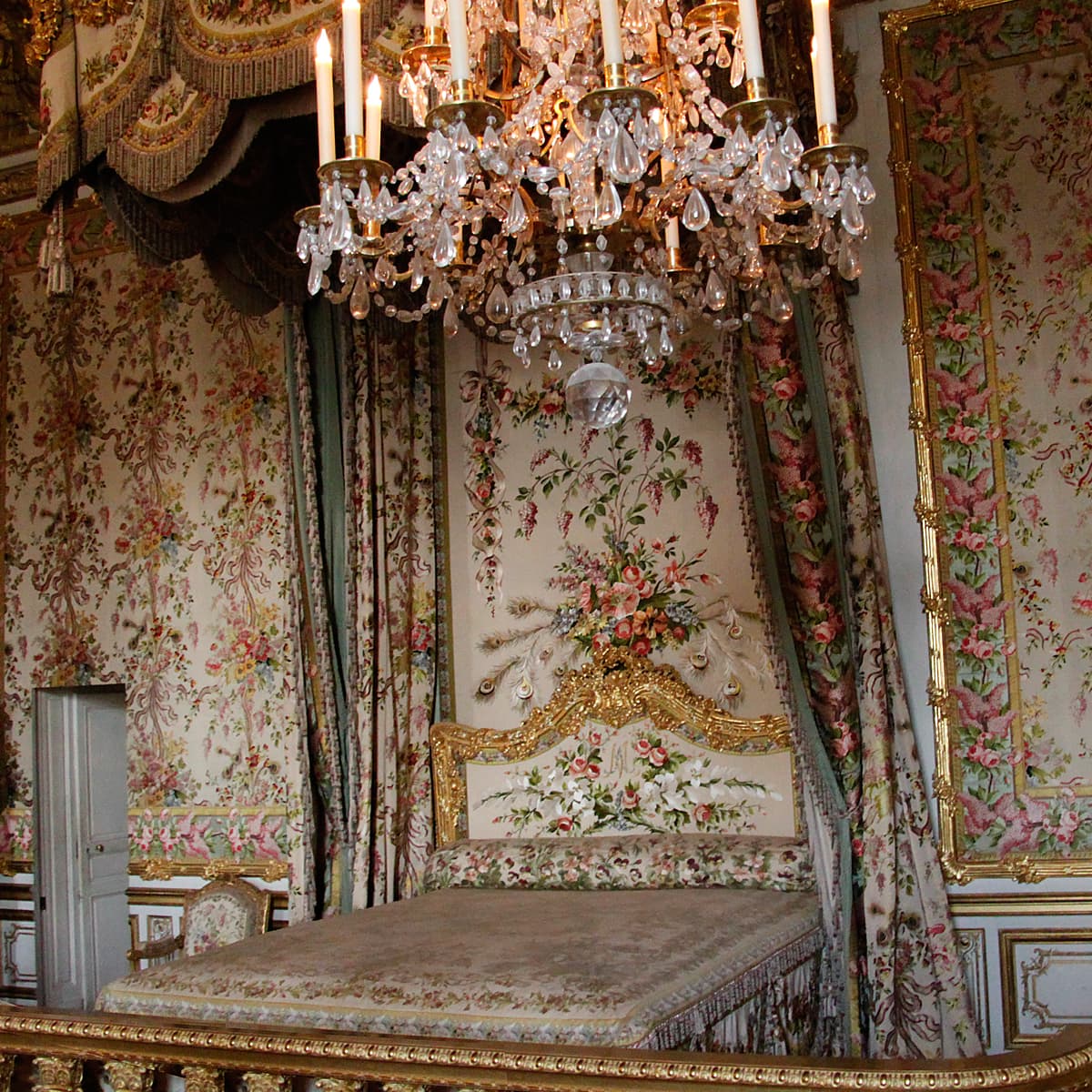 Queen’s Bedroom, Salon of Nobles