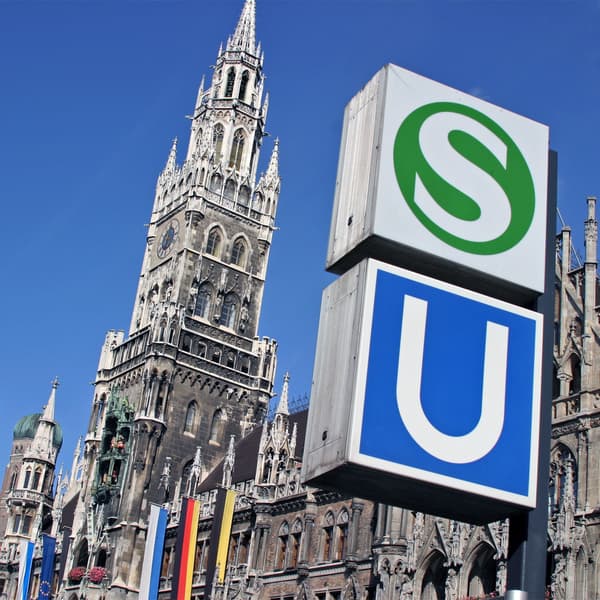 Tour Begins: Marienplatz