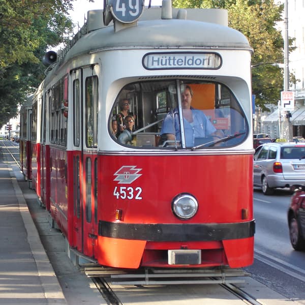 Tram #1: Leaving Schwedenplatz