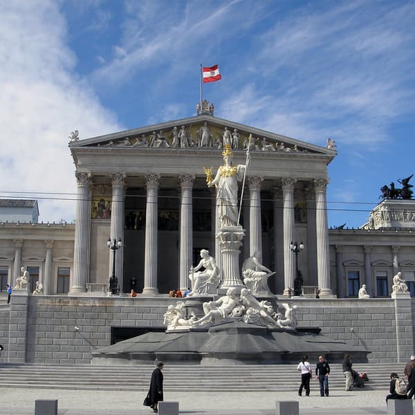 Stadiongasse/Parliament