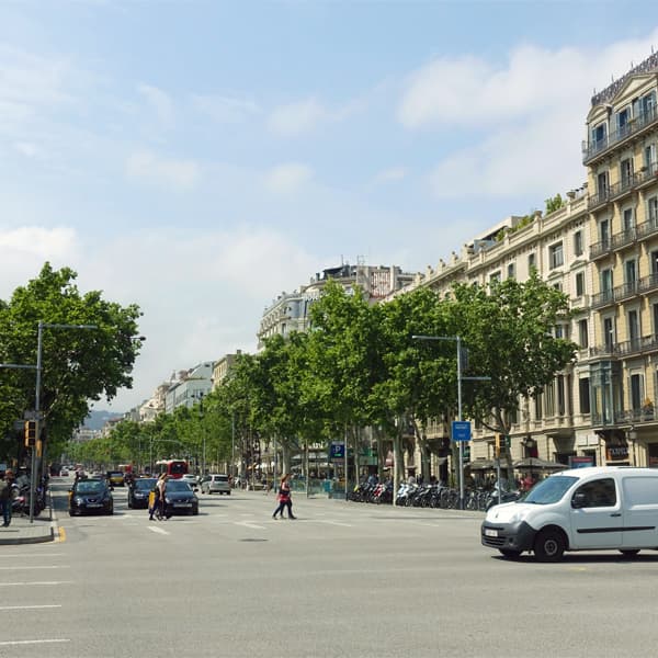 Carrer d'Aragó: Workaday Eixample