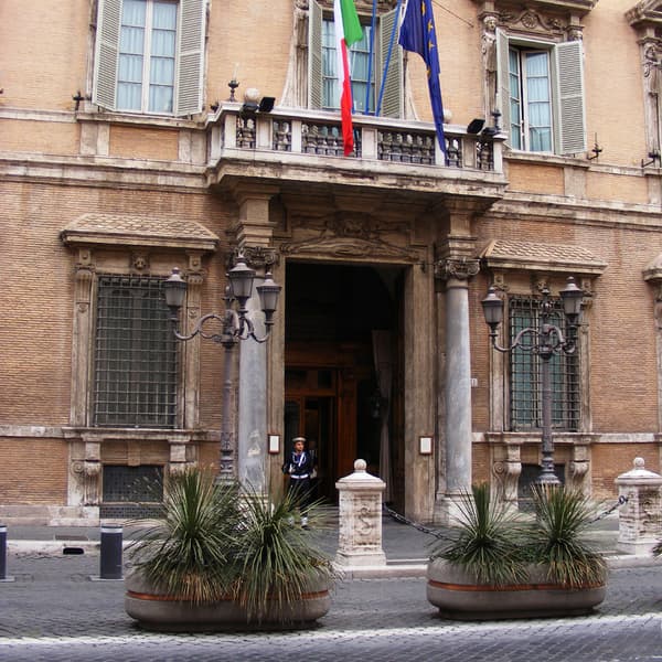 Piazza Navona to the Pantheon