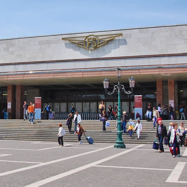 Ferrovia: Boat Departs